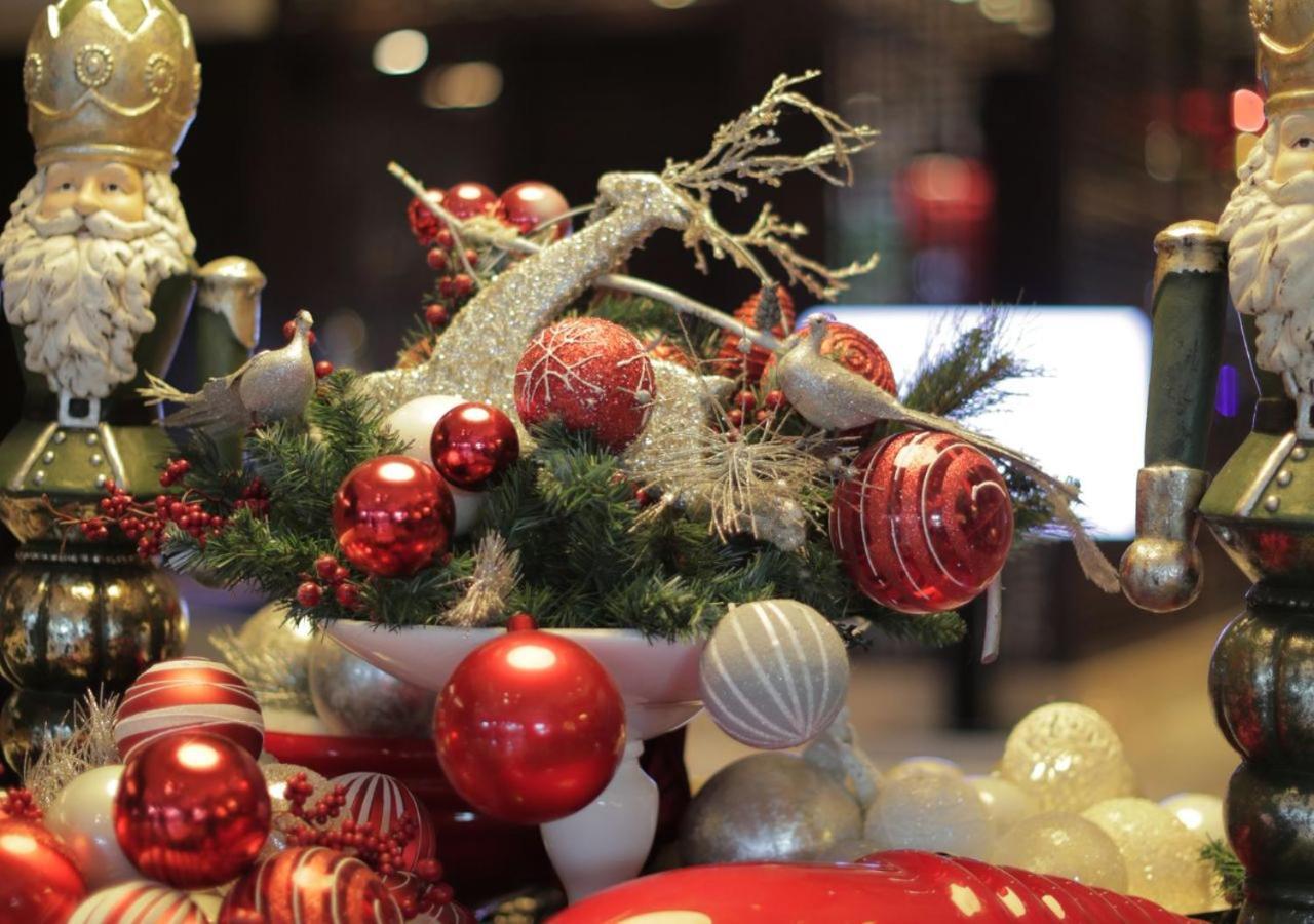 Hotel Gefinor Rotana - Bejrút Exteriér fotografie Christmas ornaments